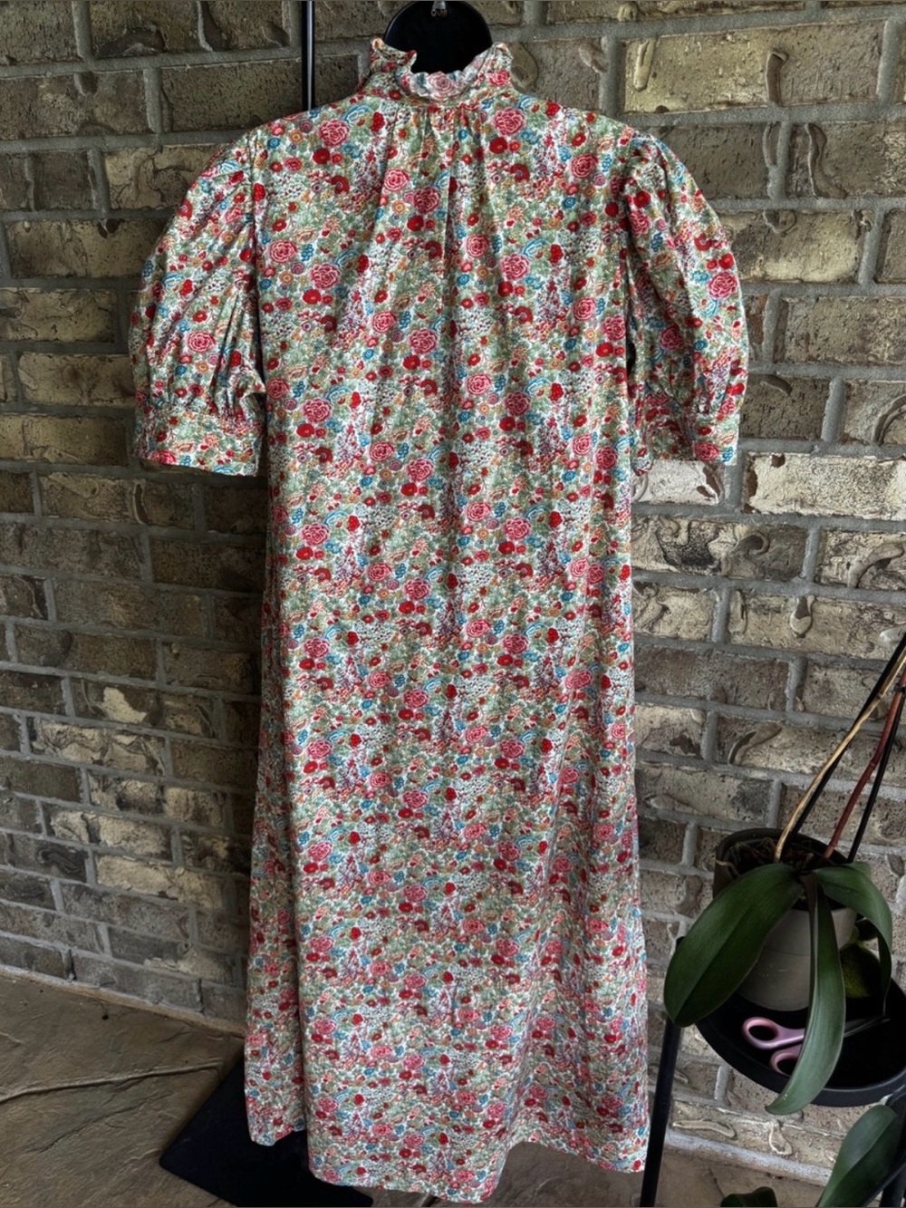 HYACINTH HOUSE
Red Floral Ruffle Collar Louisa
Maxi Dress Size L - Picture 7 of 13